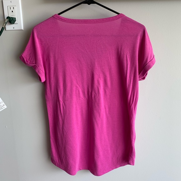 Old Navy relaxed V-neck - Picture 3 of 5